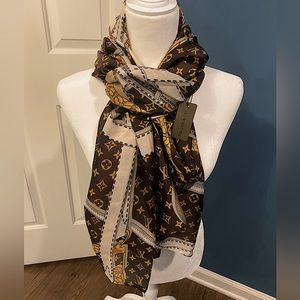 Gorgeous brand new Louis Vuitton scarf